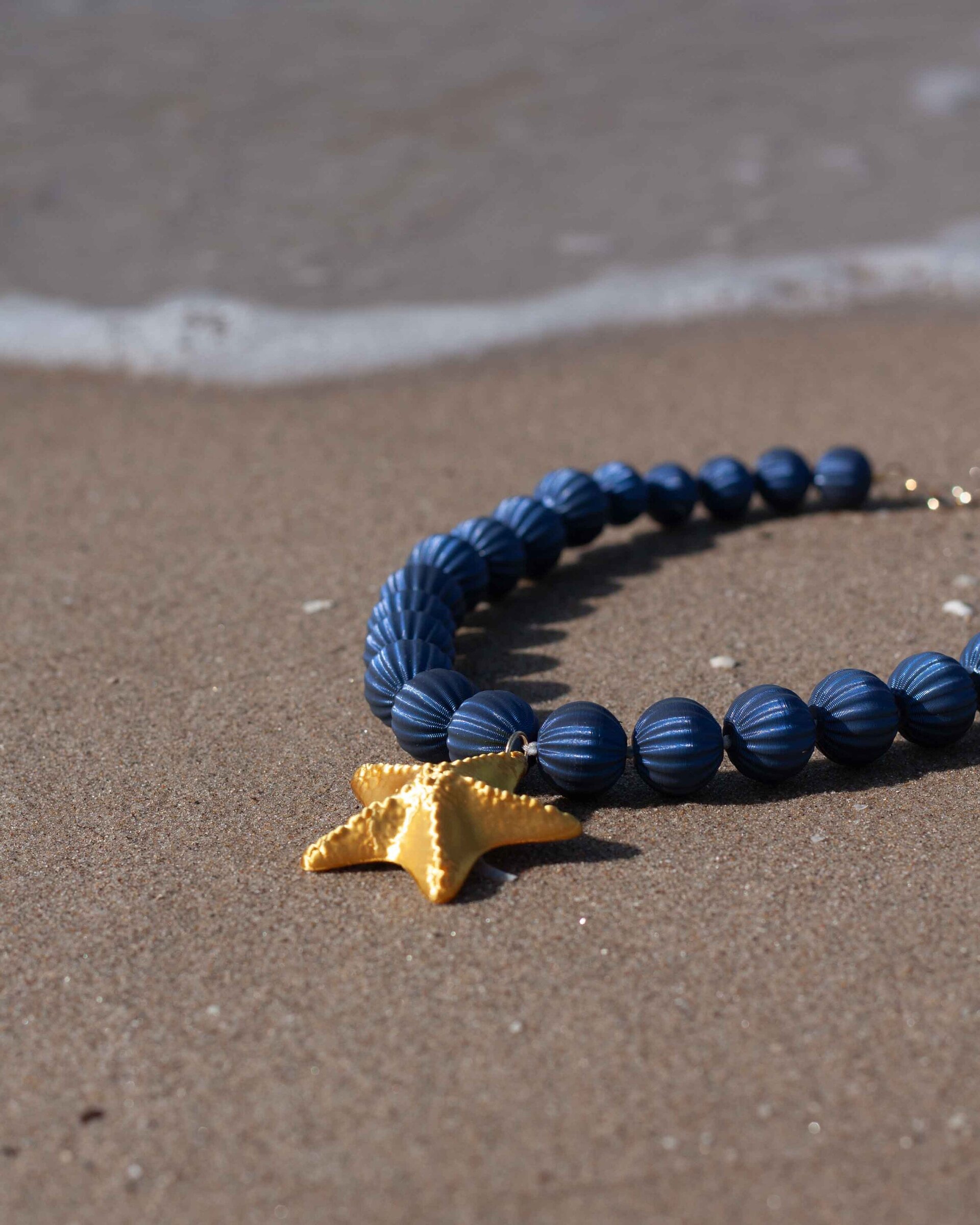 Collar Neptunia azul y dorado – Ligero, colorido y con la estrella impresa en 3D - 8