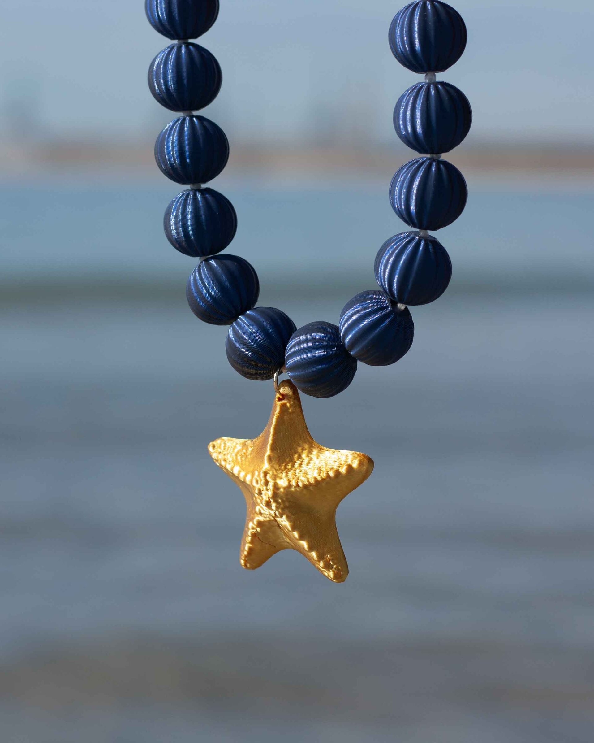 Collar Neptunia azul y dorado – Ligero, colorido y con la estrella impresa en 3D - 4
