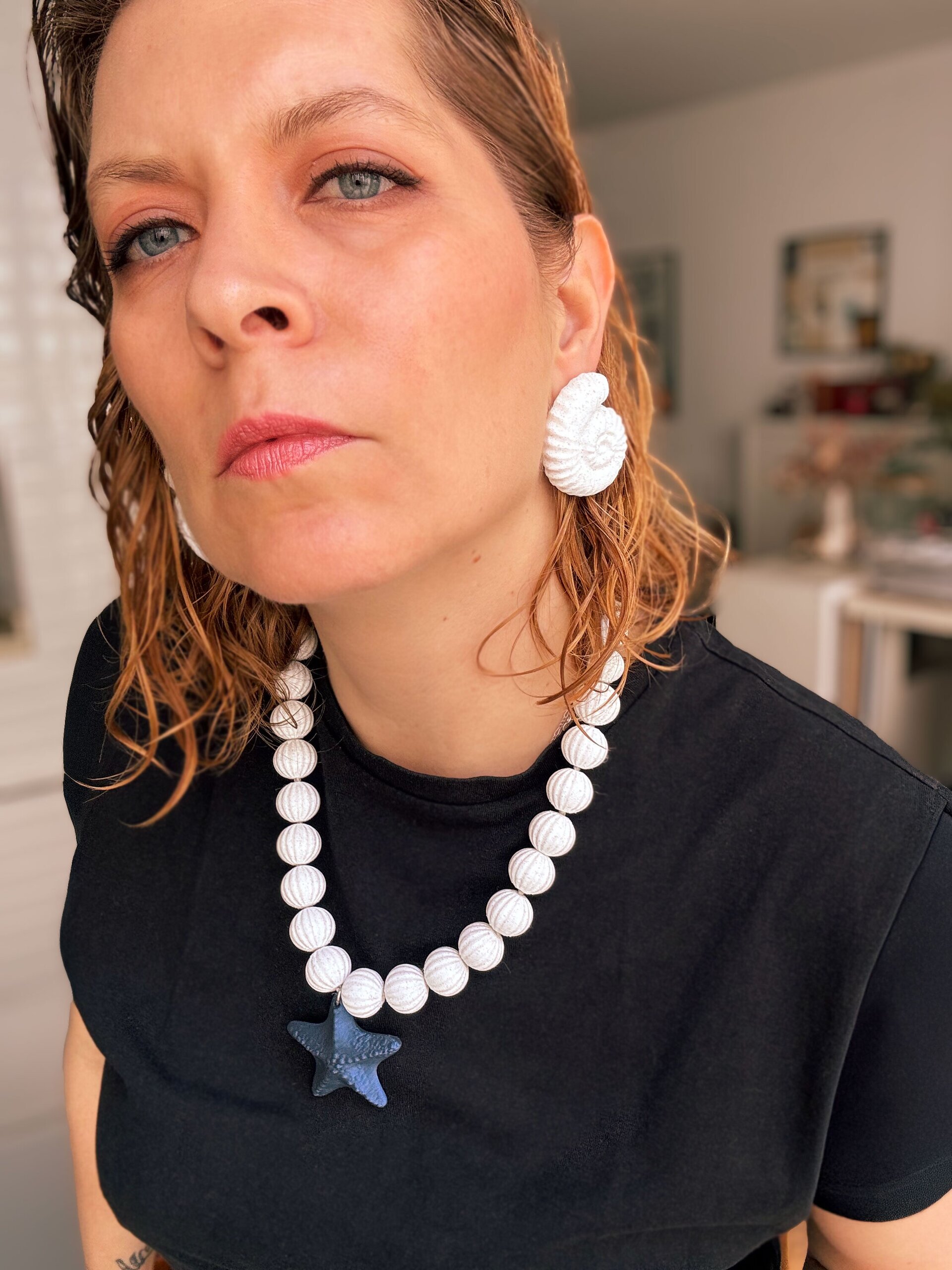 Pendientes Amonites blanco mármol – Elegancia ligera con forma de caracola - 2