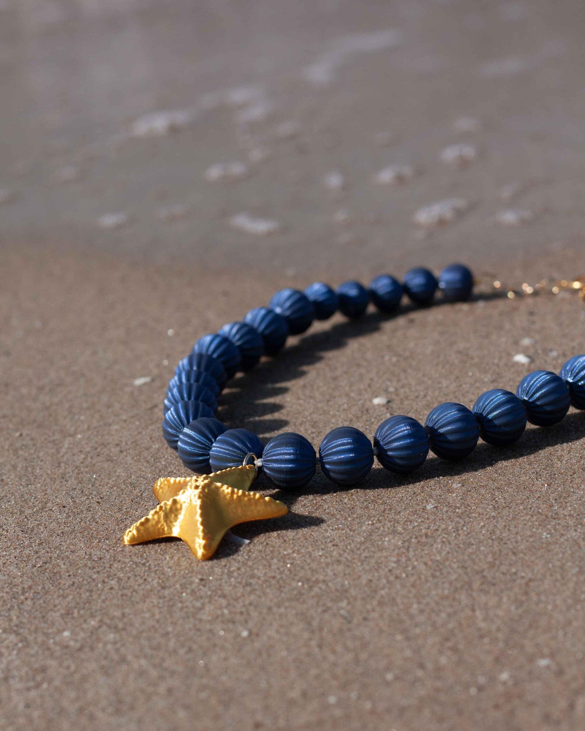 Collar Neptunia azul y dorado – Ligero, colorido y con la estrella impresa en 3D - 2