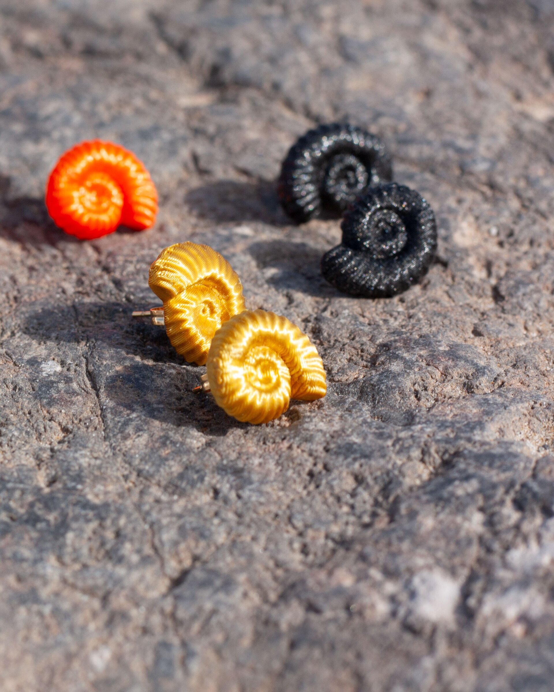 Pendientes Brisa negro – Elegancia minimal en tamaño mini - 2
