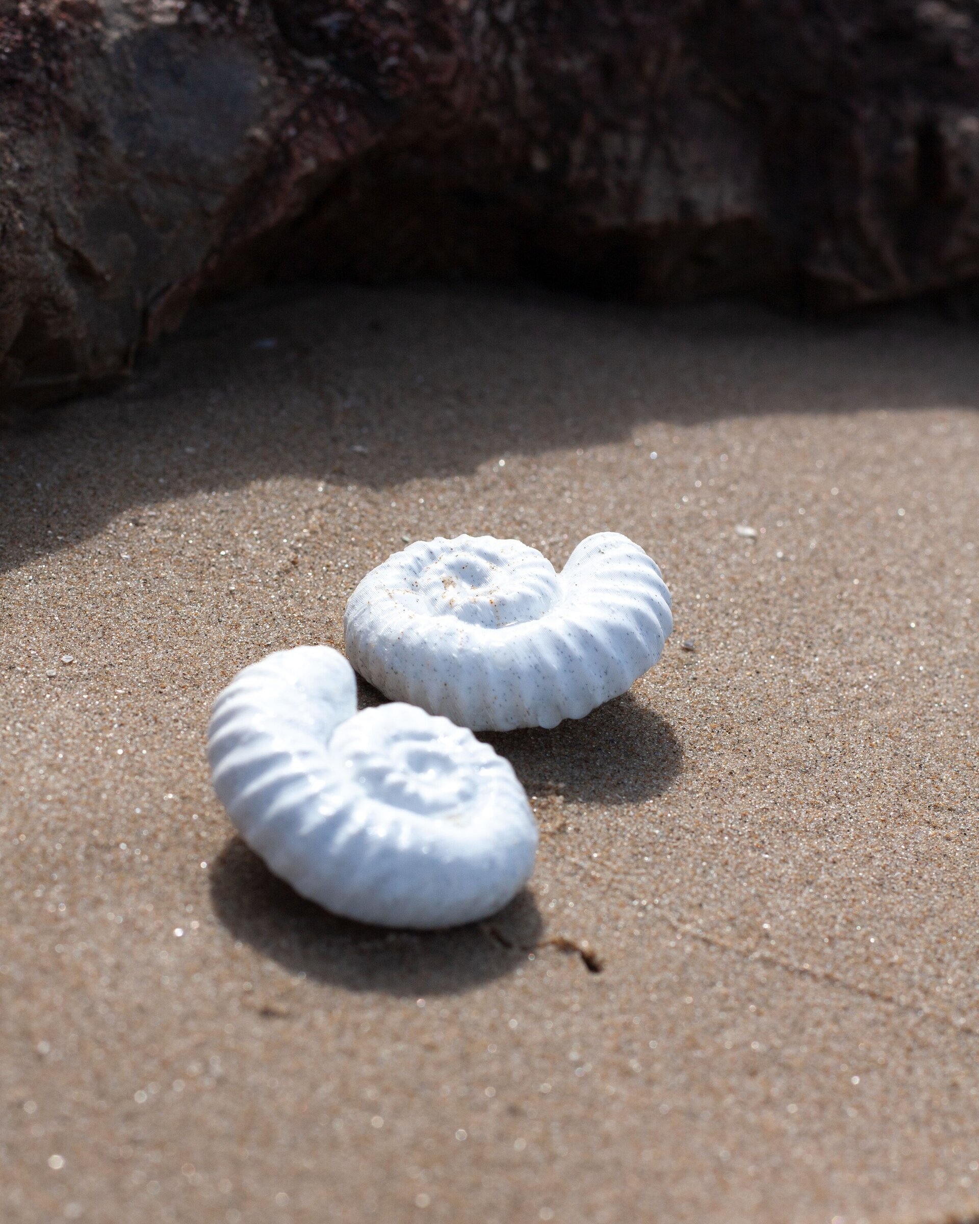 Pendientes Amonites blanco mármol – Elegancia ligera con forma de caracola - 3