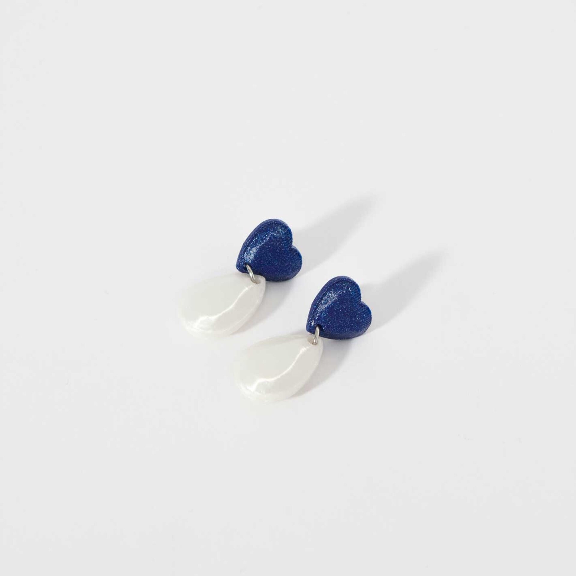 Pendientes mini Heart en Azul y Pearl. impresos en 3D - 2