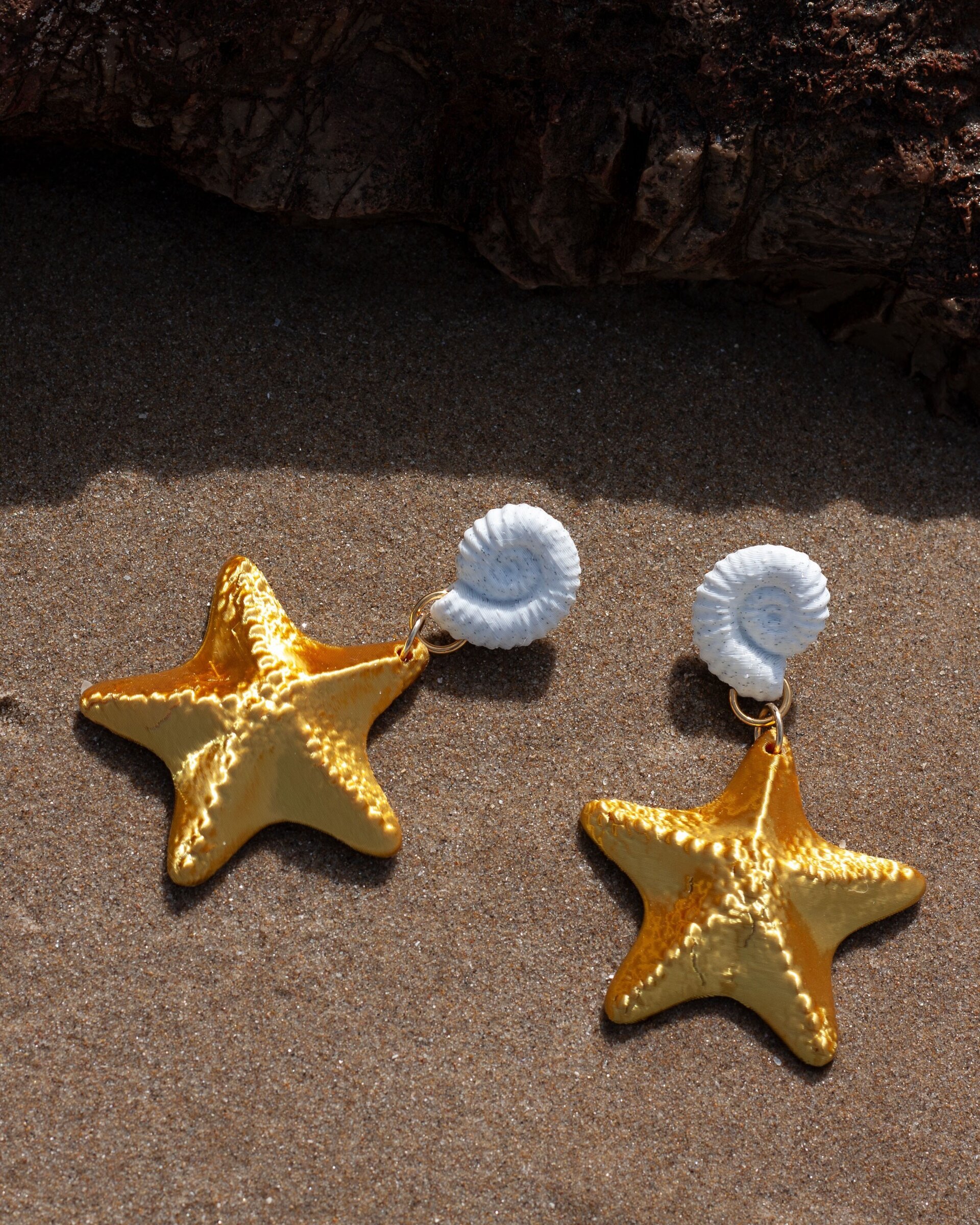 Pendientes Neptune blanco y dorado – Brillan como el verano - 4