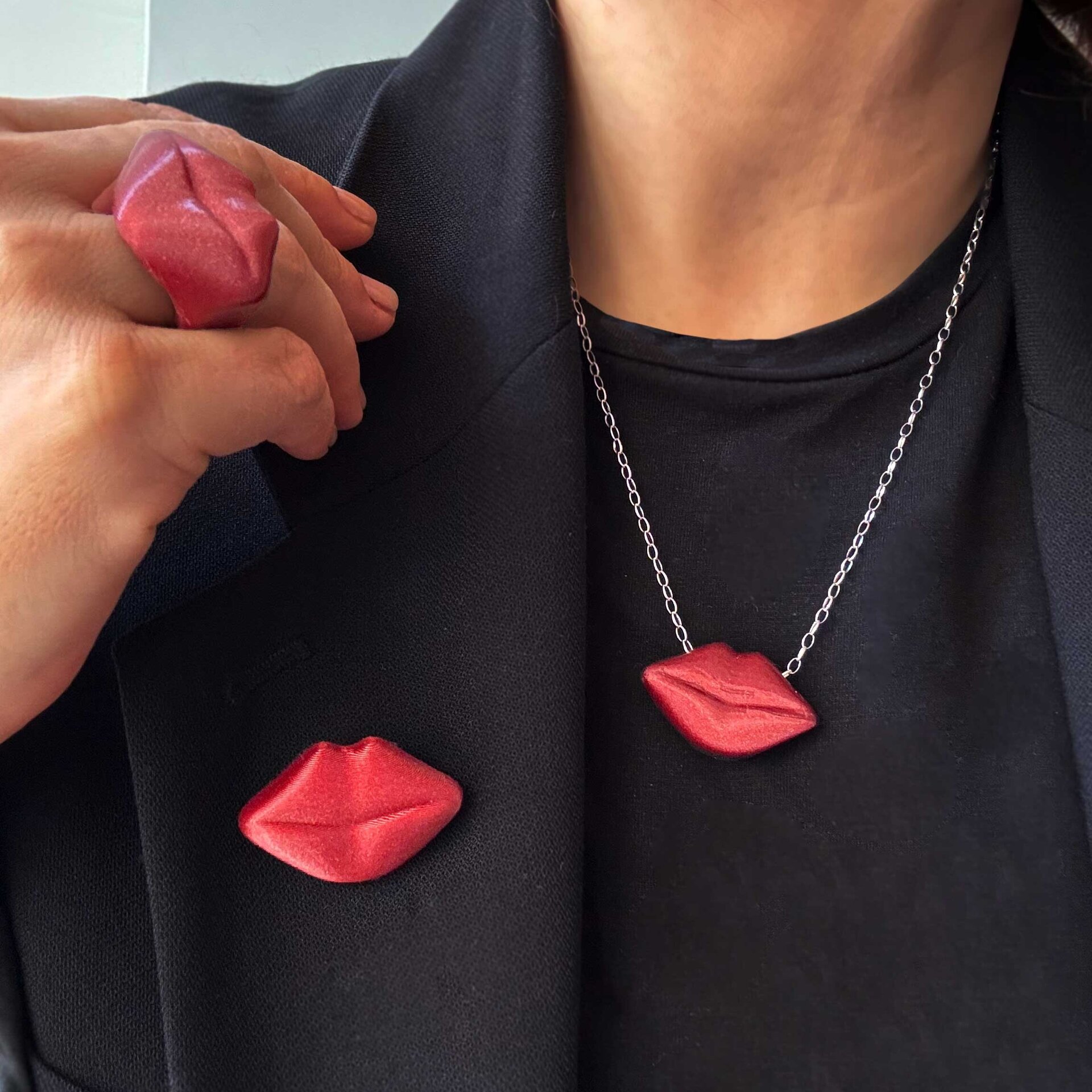 Broche Lips Rojo oscuro - 3