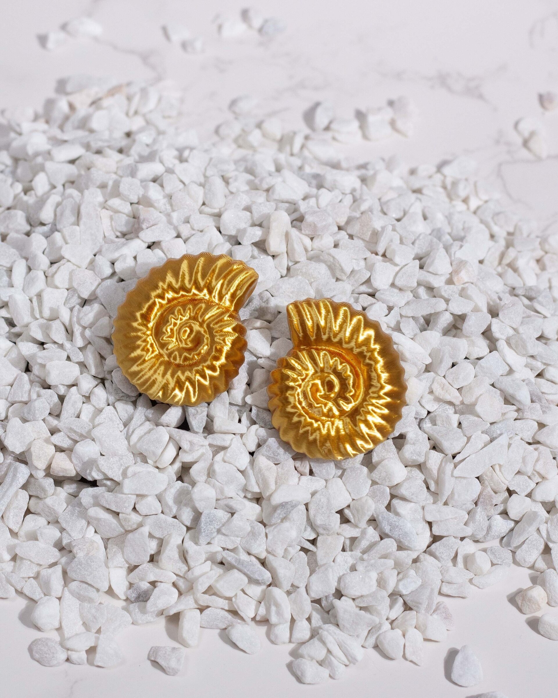 Pendientes Amonites dorados – Brillo ligero para todo el verano - 2